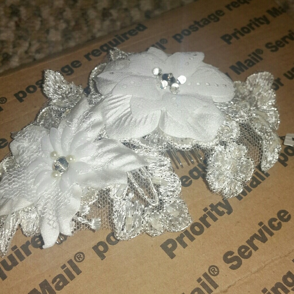 BRIDAL COMB (NEVER USED)